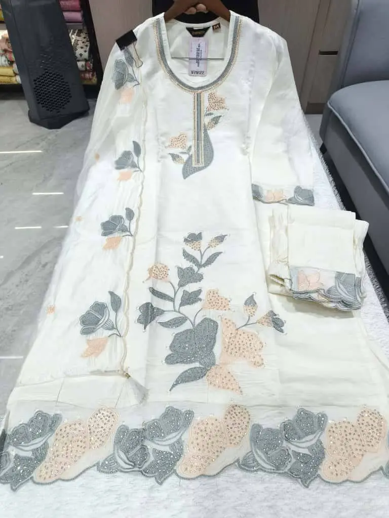 Readymade suits (WHITE, M)